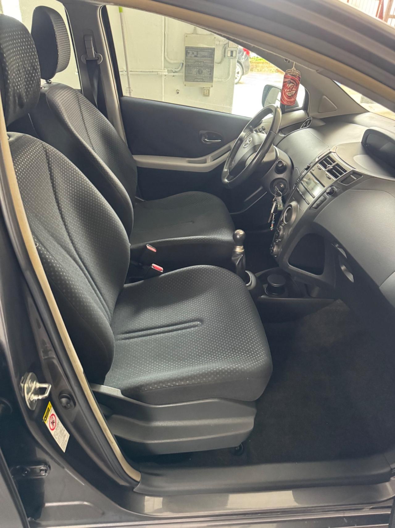 Toyota Yaris 1.0 5 porte Sol