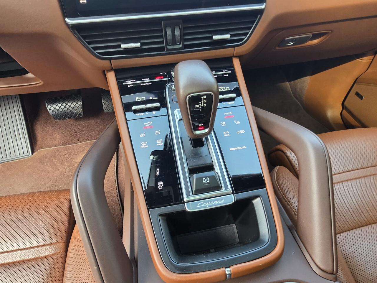 Porsche Cayenne Coupé 3.0 V6 E-Hybrid Platinum Edition