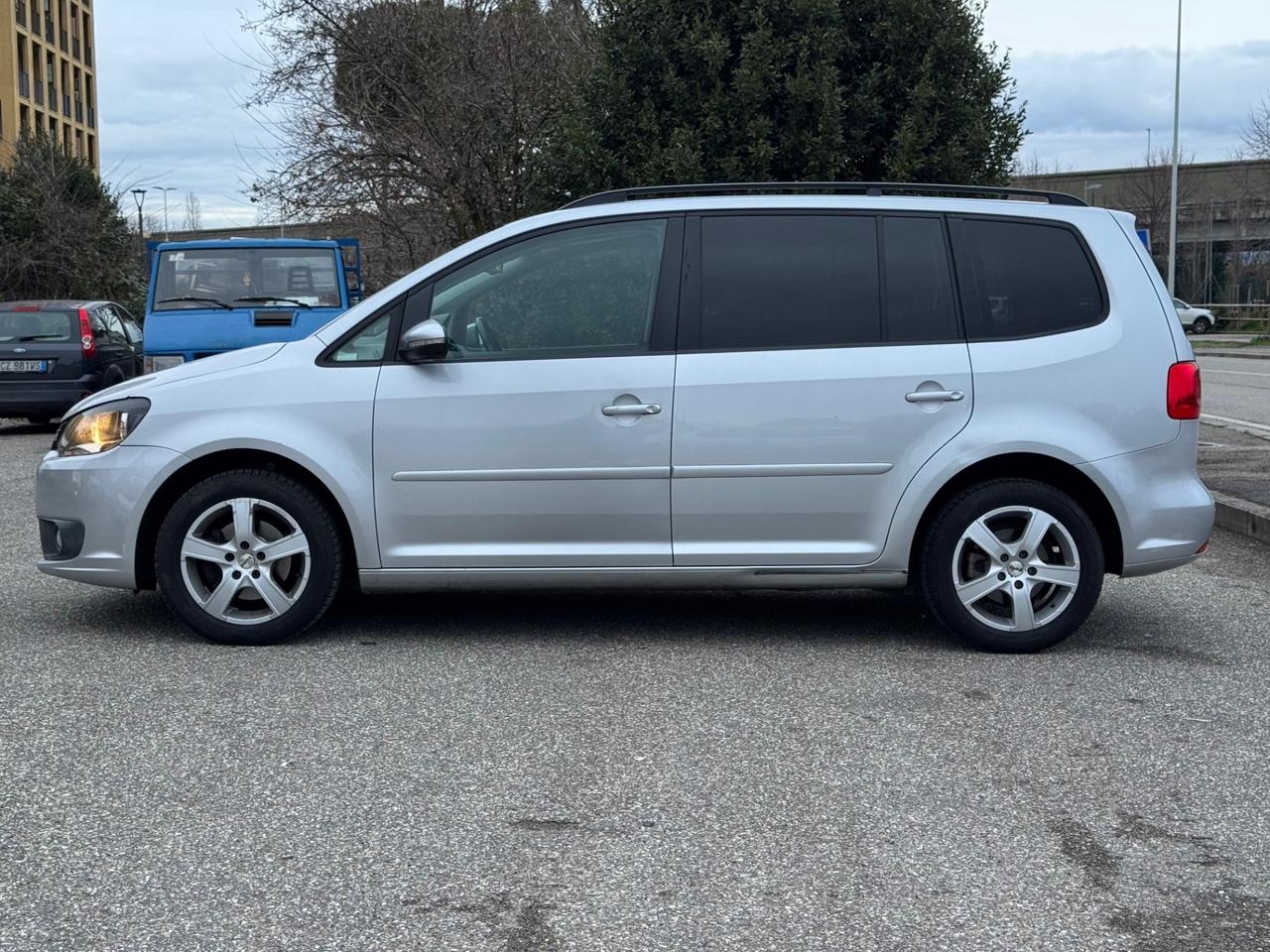 Volkswagen Touran 1.6 TDI DSG Business 7 posti 2015