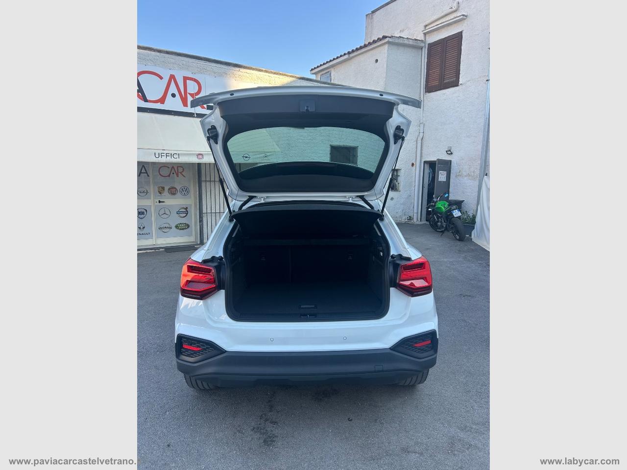 AUDI Q2 30 TDI S tronic Identity Black