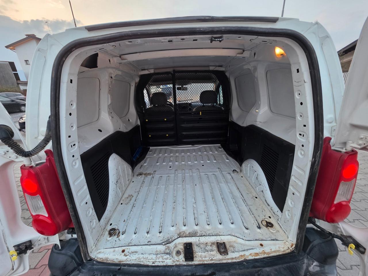 Peugeot Partner 1.6 HDi 90cv vista provata piaciuto