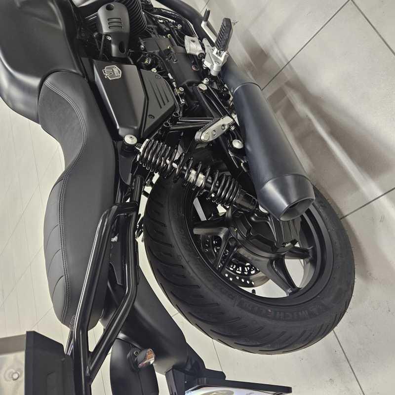 Moto Guzzi V7 Stone - 2026