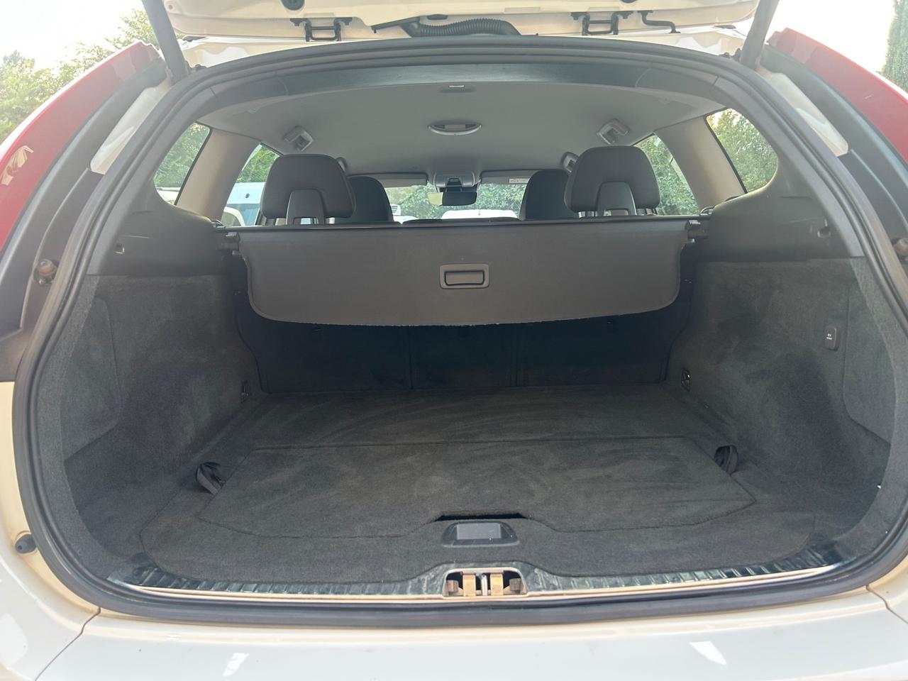Volvo XC60 D4 Geartronic R-design Momentum