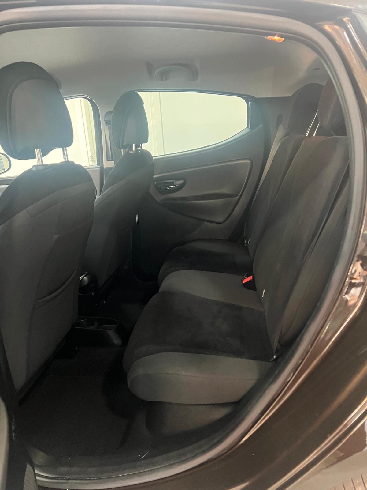 Lancia Ypsilon 0.9 TwinAir 85 CV 5 porte S&S Platinum