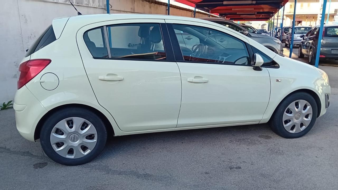 Opel corsa 5P-1.2 gpl-full-2012