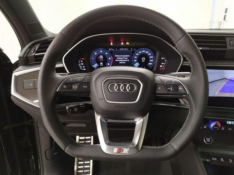 Audi Q3 Sportback 35 2.0 tdi Identity Black s-tronic