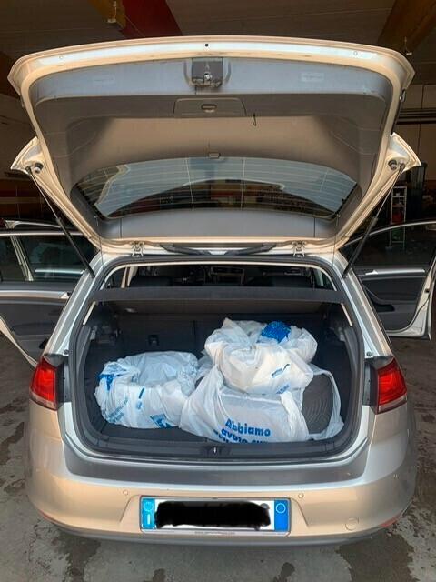 Golf 6 tdi neo patentati , anno 2016 , unico proprietario, sempre tagliandato ogni 20000 km , affidabilissima,ottime condizioni...