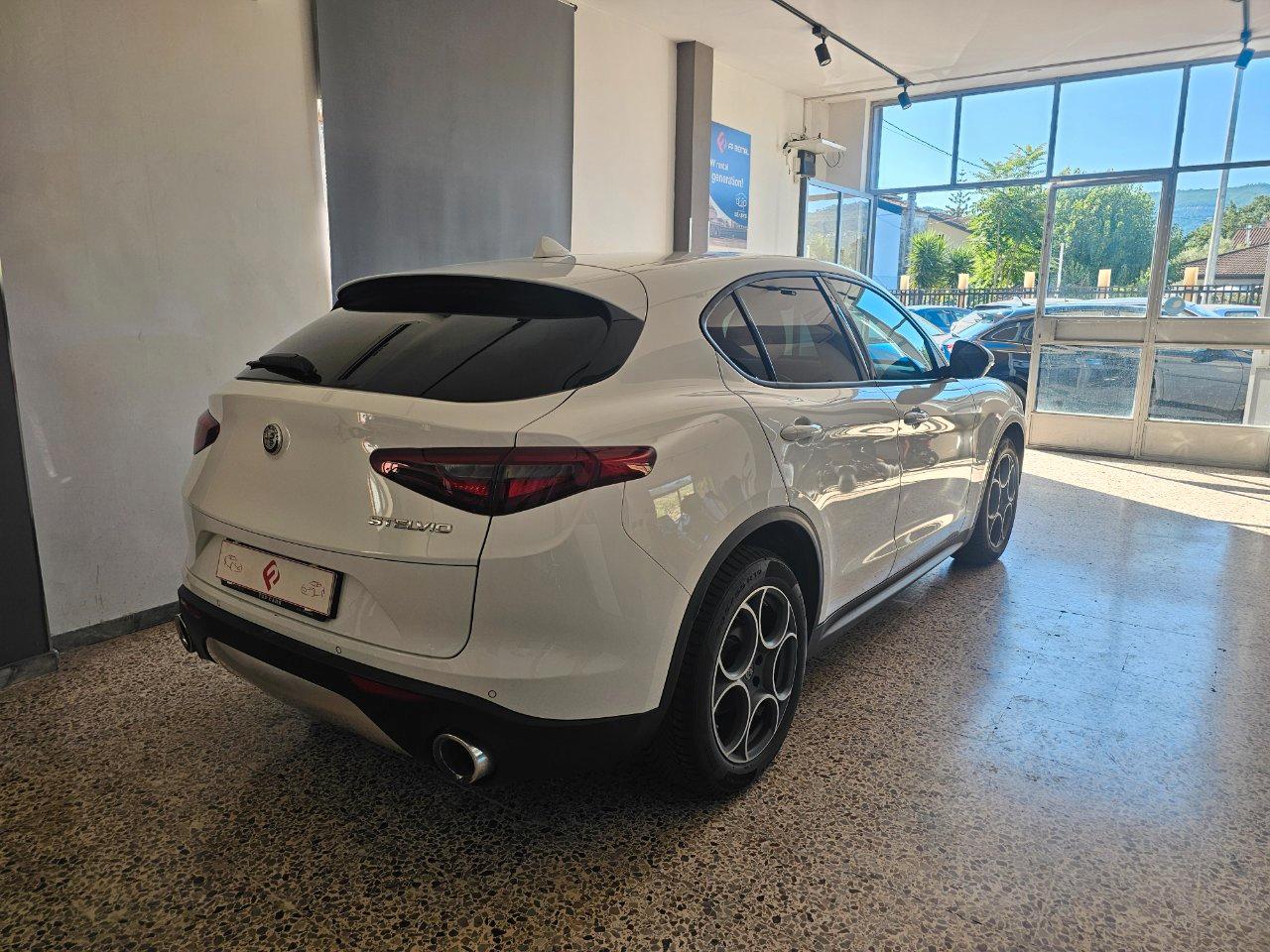 Alfa Romeo Stelvio 2.2 t Sport Tech rwd 160cv auto
