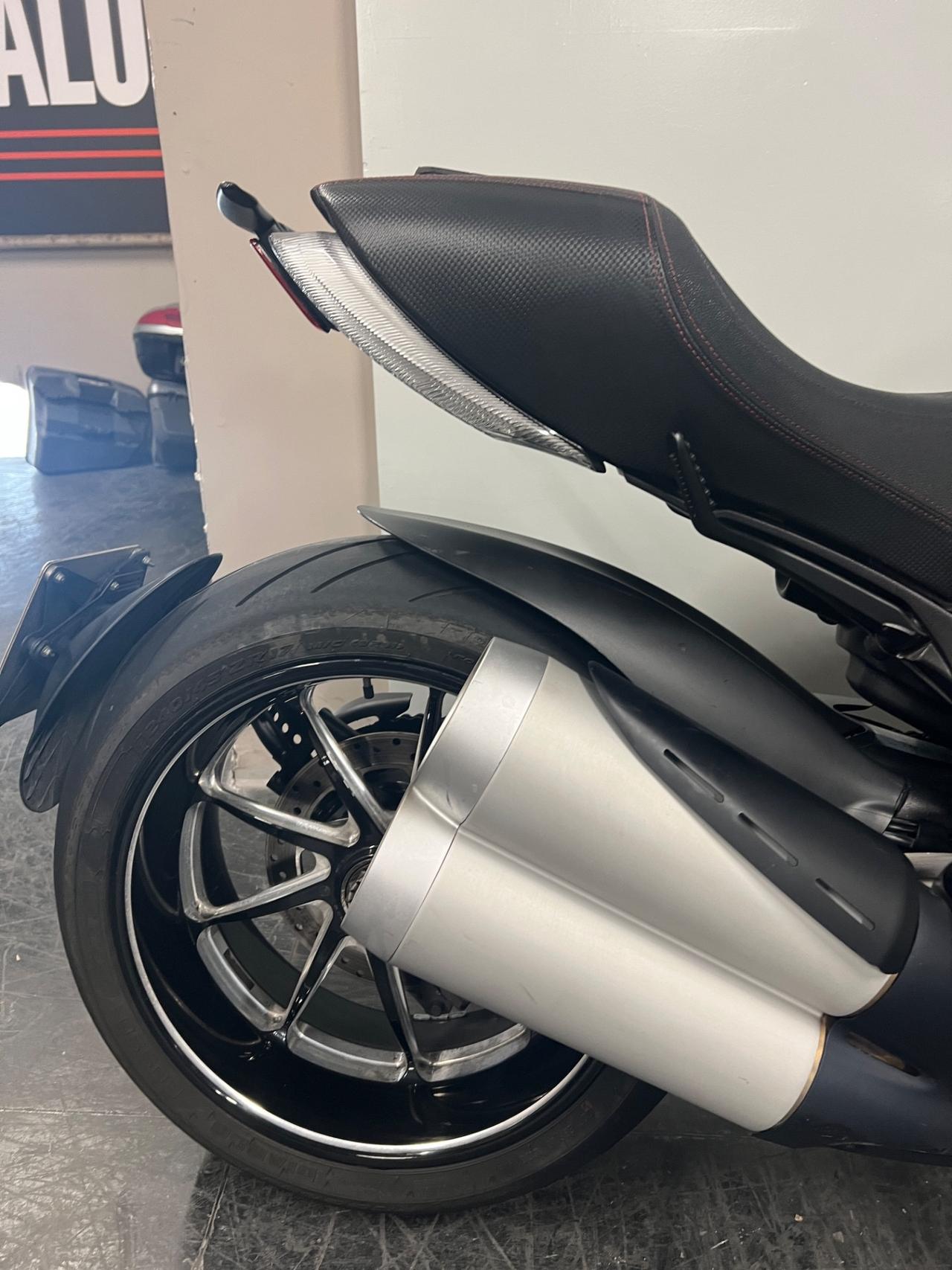 Ducati Diavel 1200 CARBON
