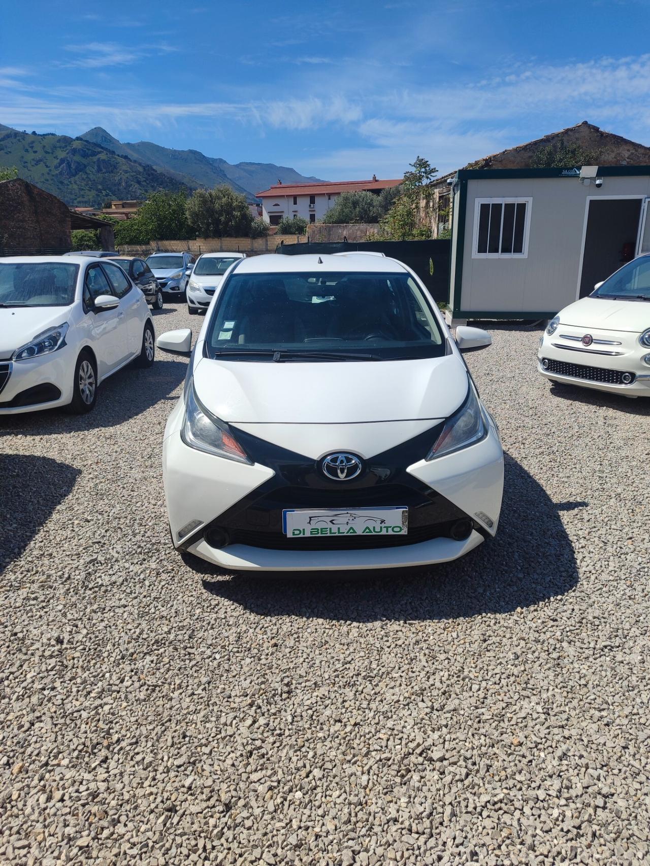 Toyota Aygo 1.0 VVT-i 69 CV 5 porte x-business MMT