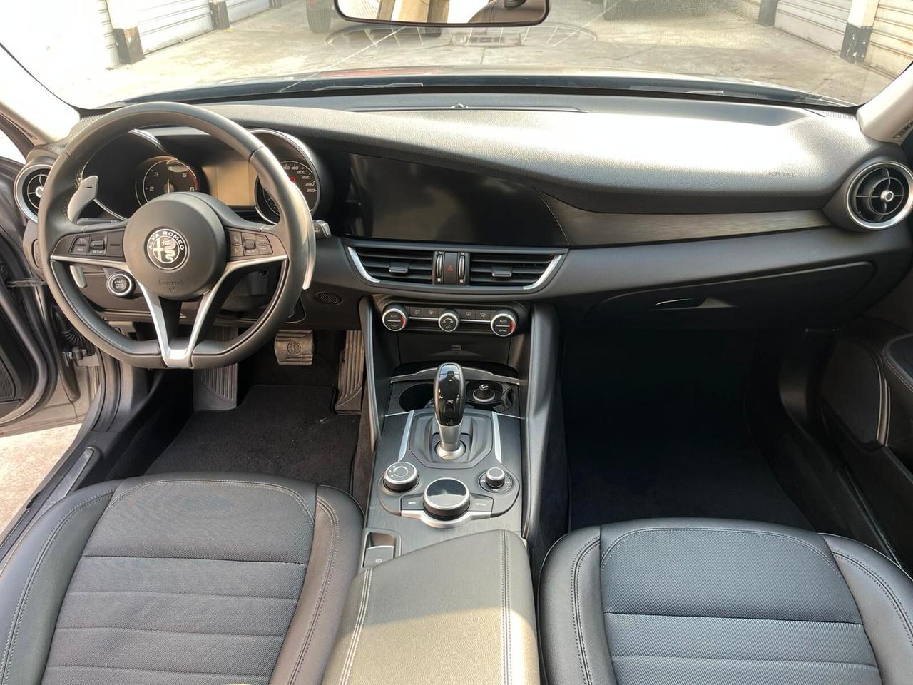 Alfa Romeo Giulia 2.2 Turbodiesel 180 CV AT8 Business Sport Launch Ed.