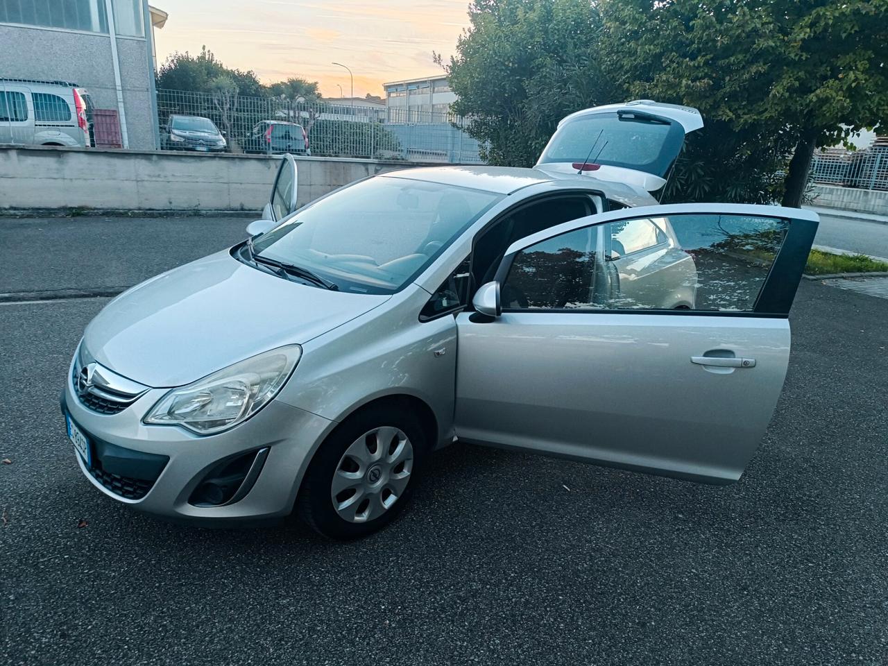 Opel Corsa 1.2 3 porte 2013 SOLAMENTE 49.000 KM