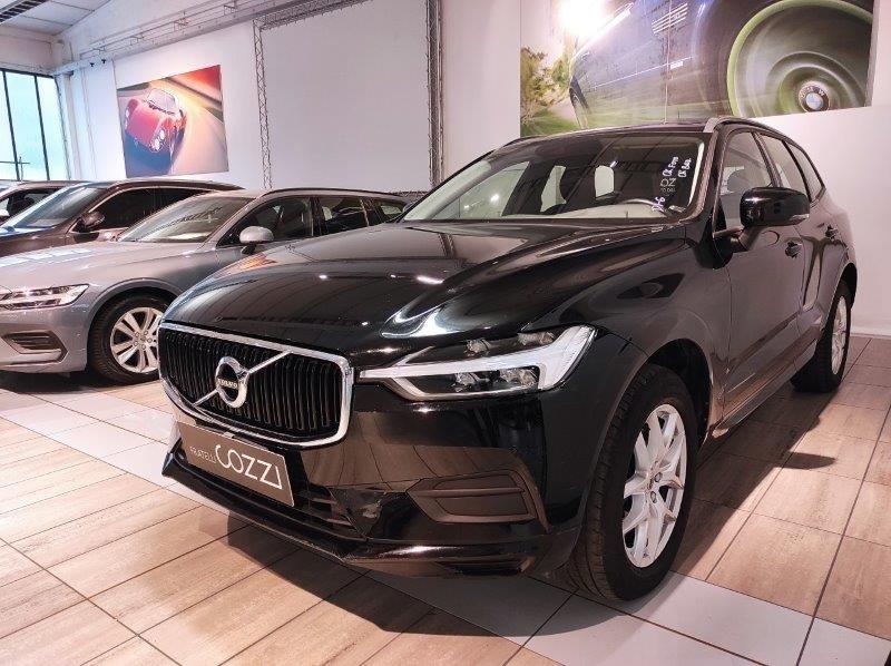 VOLVO XC60 (2017-->) - XC60 B4 (d) AWD Geartronic Momentum