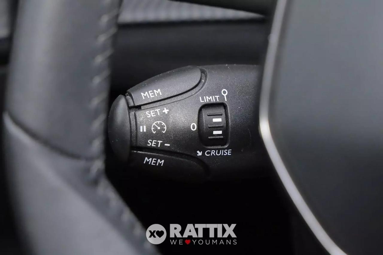 Peugeot e-2008 motore elettrico 100kW Allure Pack