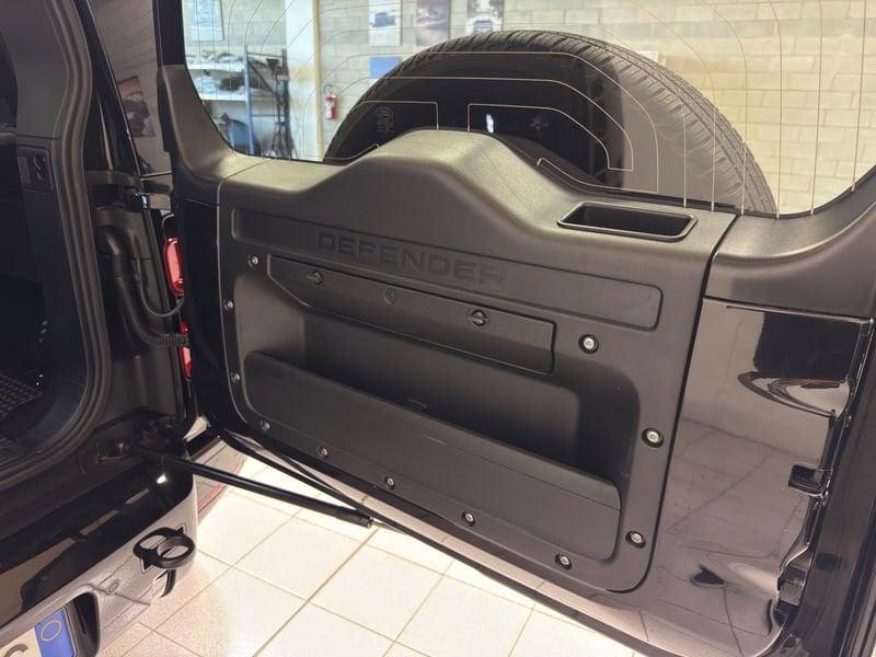 Land Rover Defender 3.0D I6 200 110 X-Dynamic SE AWD auto.