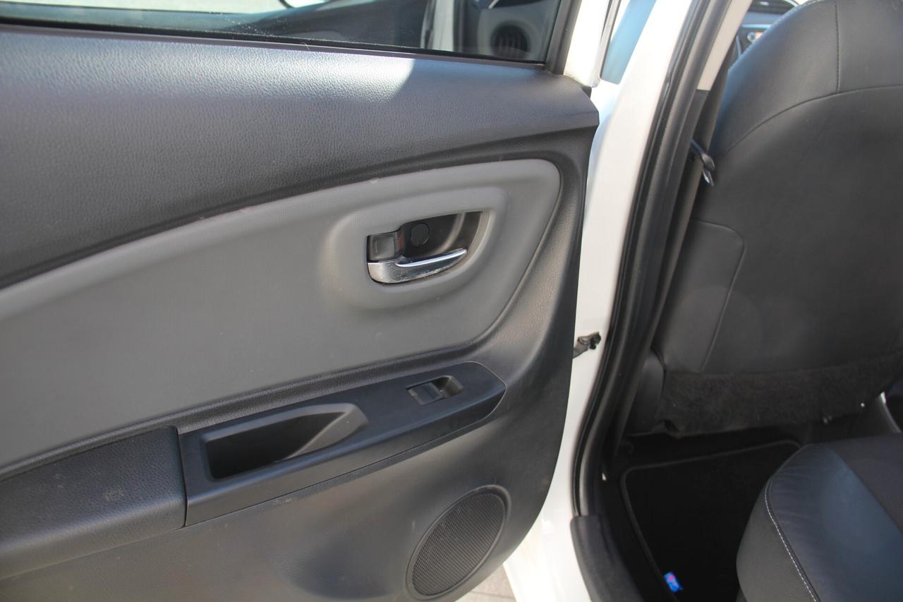 Toyota Yaris 1.5 Hybrid 5 porte Active (KW 54 CV 74 Neopatentati)