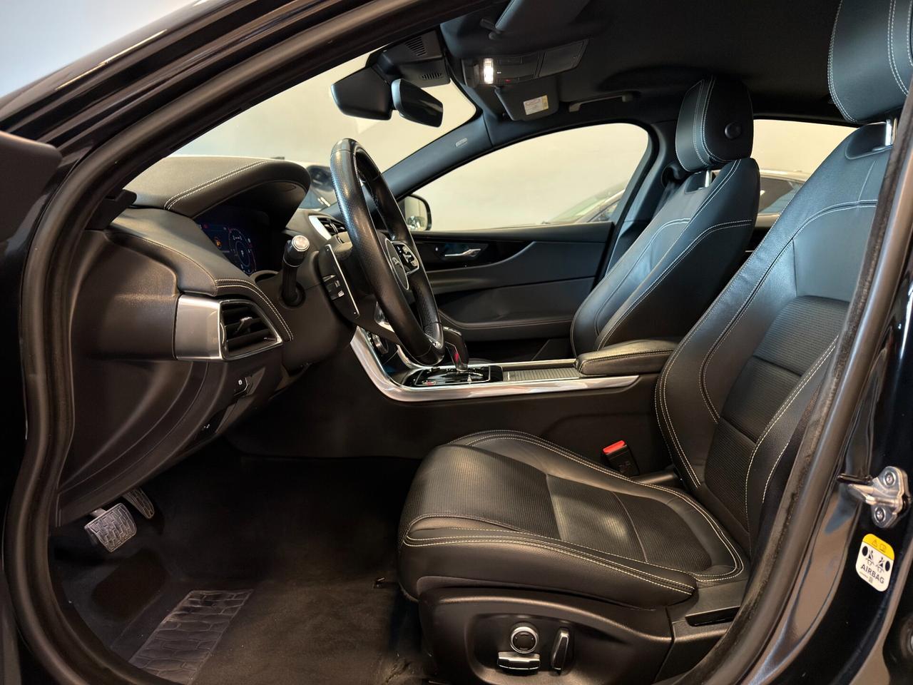 Jaguar XE 2.0 D 180 CV aut. HSE