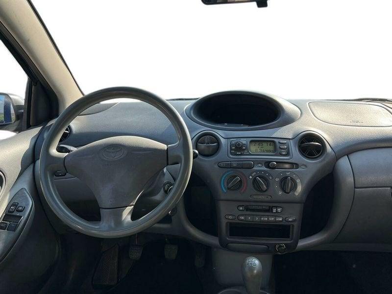 Toyota Yaris 1.0i 16V cat 5 porte Sol