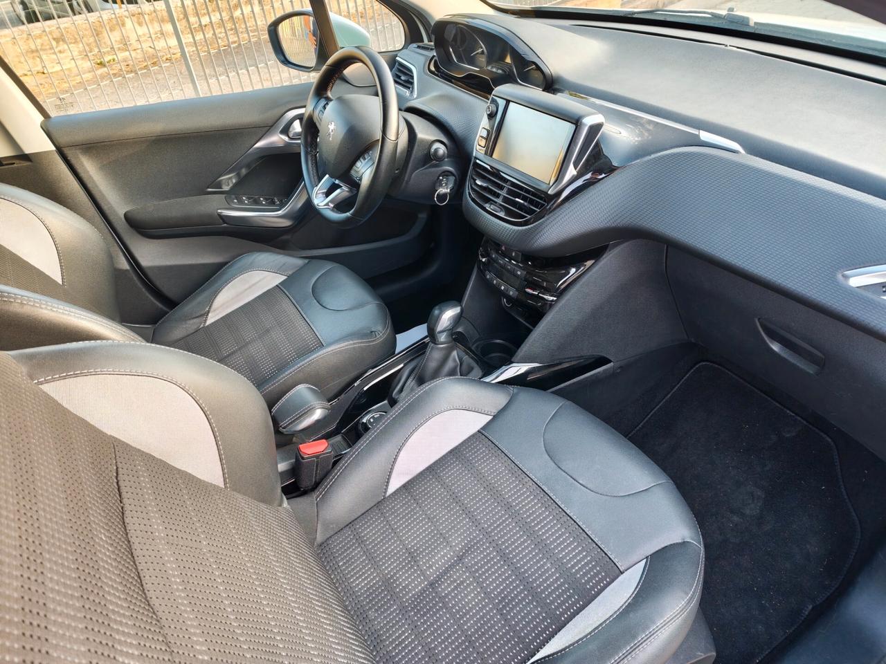 Peugeot 2008 BlueHDi 100 Black Matt
