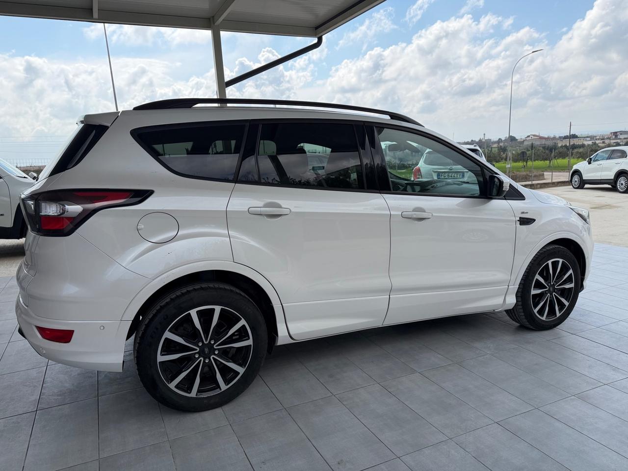 Ford Kuga 1.5 TDCI 120 CV S&S 2WD Powershift ST-Line