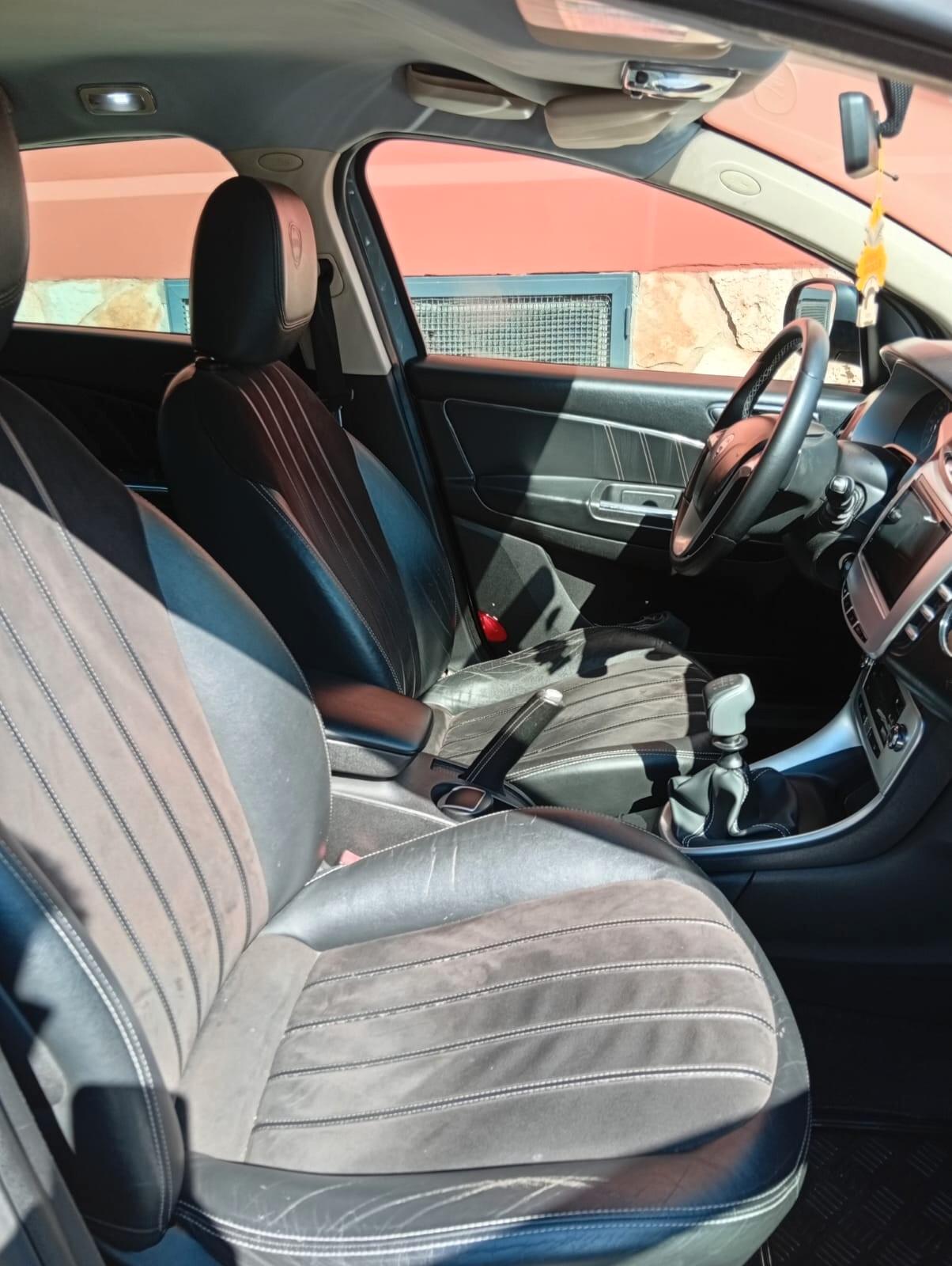 Lancia Delta 1.6 MJT DPF Argento