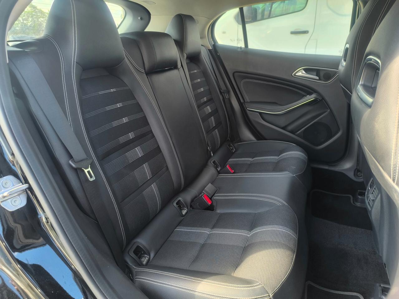 MERCEDES GLA 180 CDI PREMIUM LED/NAVI