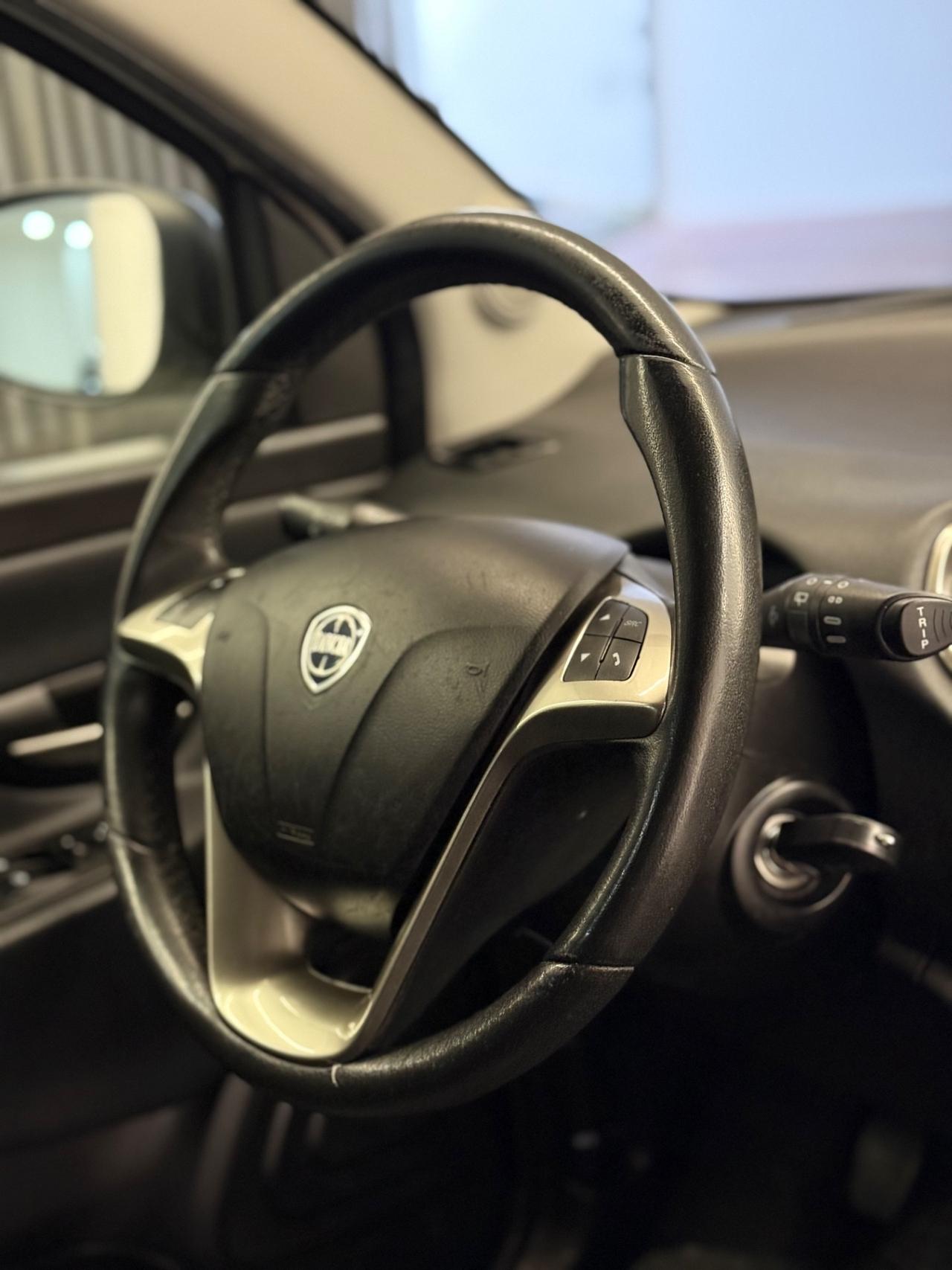 Lancia Ypsilon 1.2 69 CV 5 porte GPL Ecochic Platinum