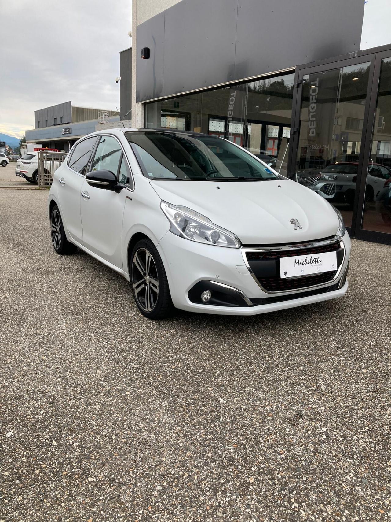 Peugeot 208 BlueHDi 100 5p. GT Line ICE White