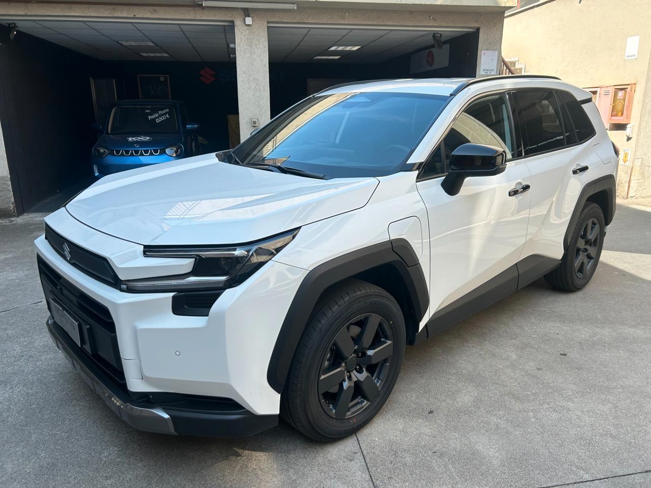 NUOVA Suzuki Across Plug-in Hybrid 4X4