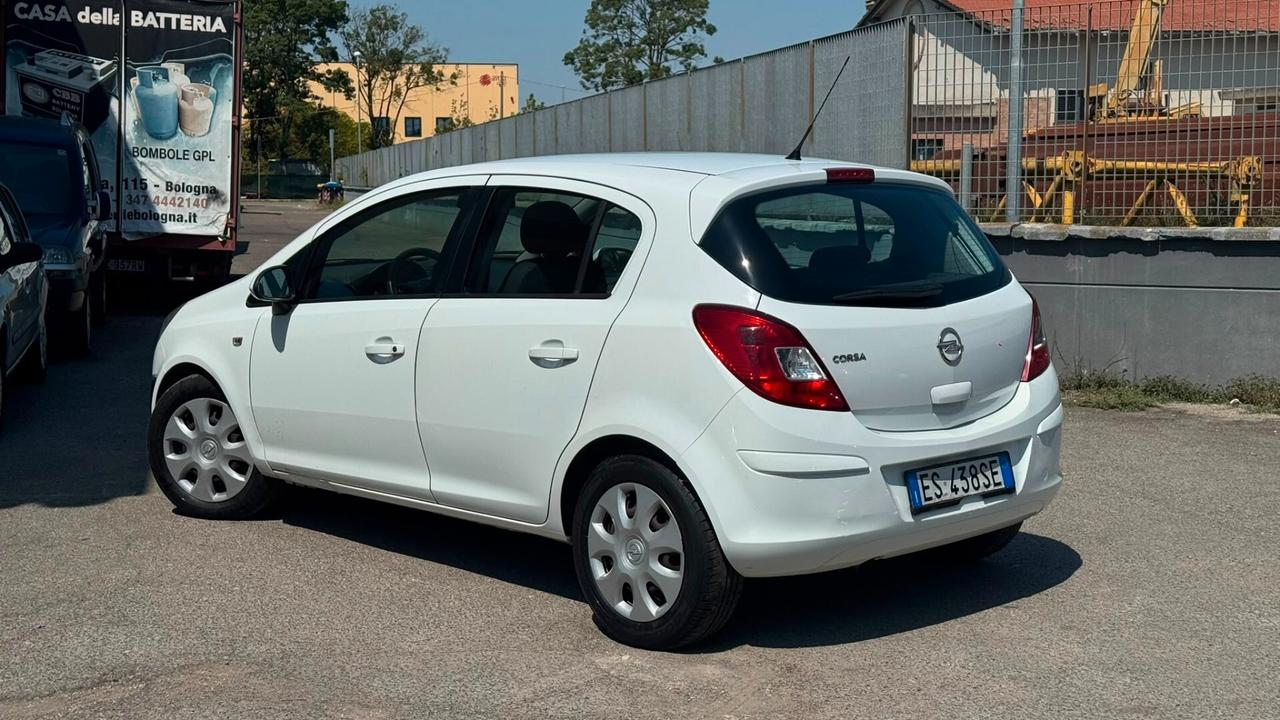 Opel Corsa 1.2 5 porte Sport
