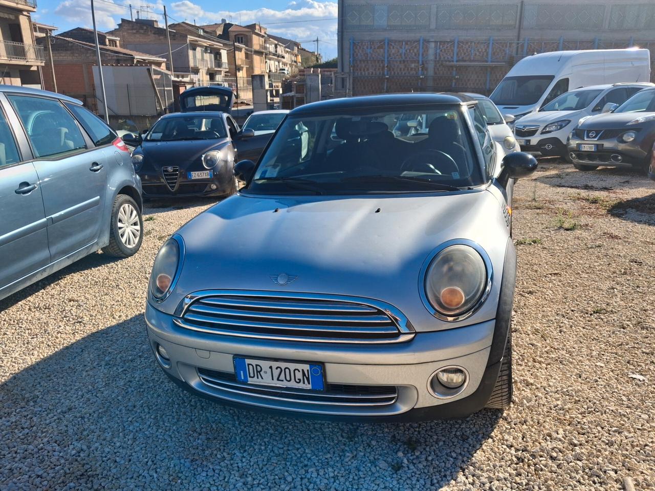 Mini Cooper 1.6 benzina tenuta benissimo