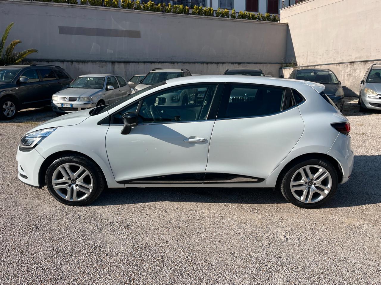 Renault Clio TCe 12V 75 CV 5 porte Moschino Intens