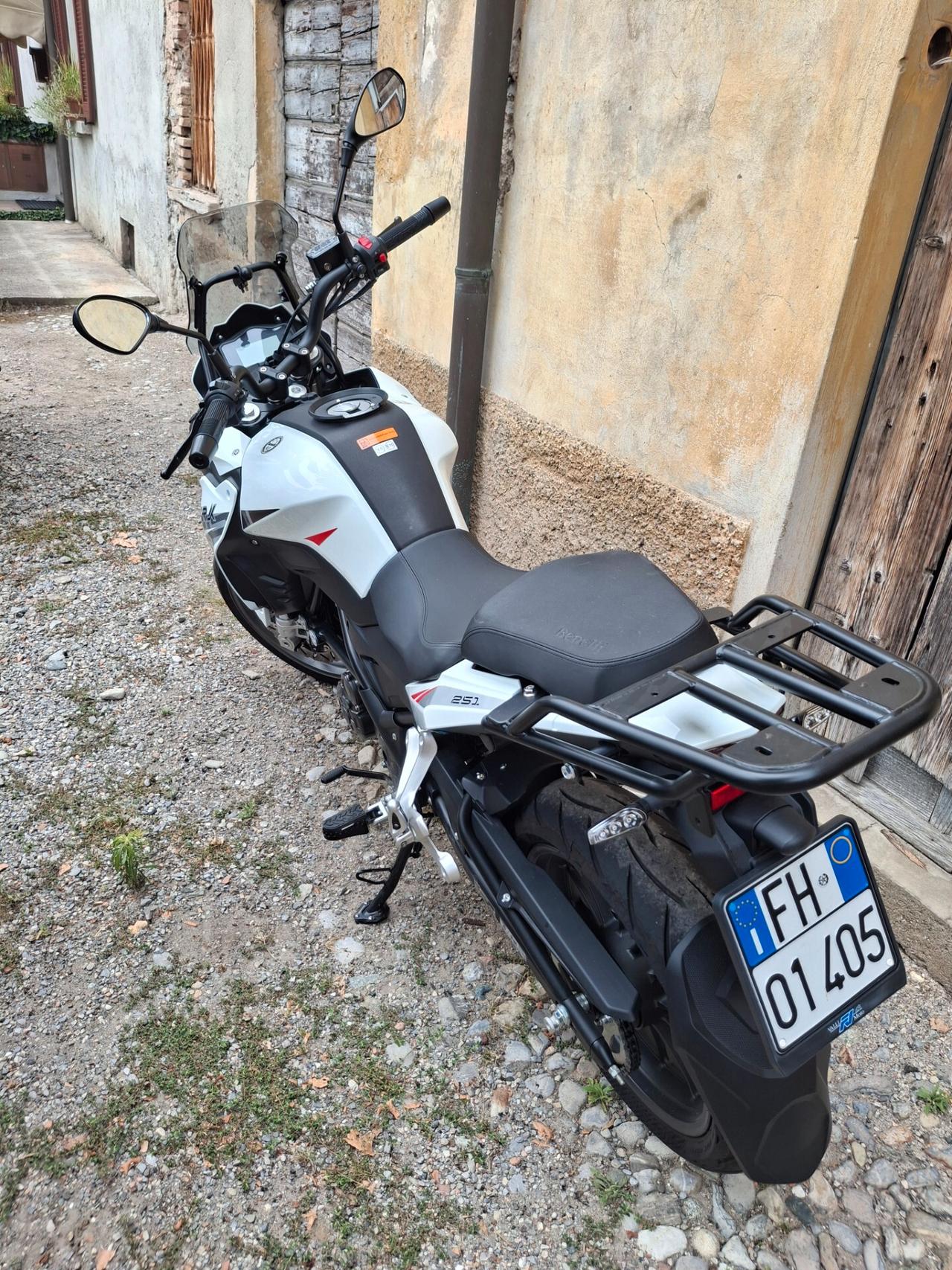 Benelli TRK 251