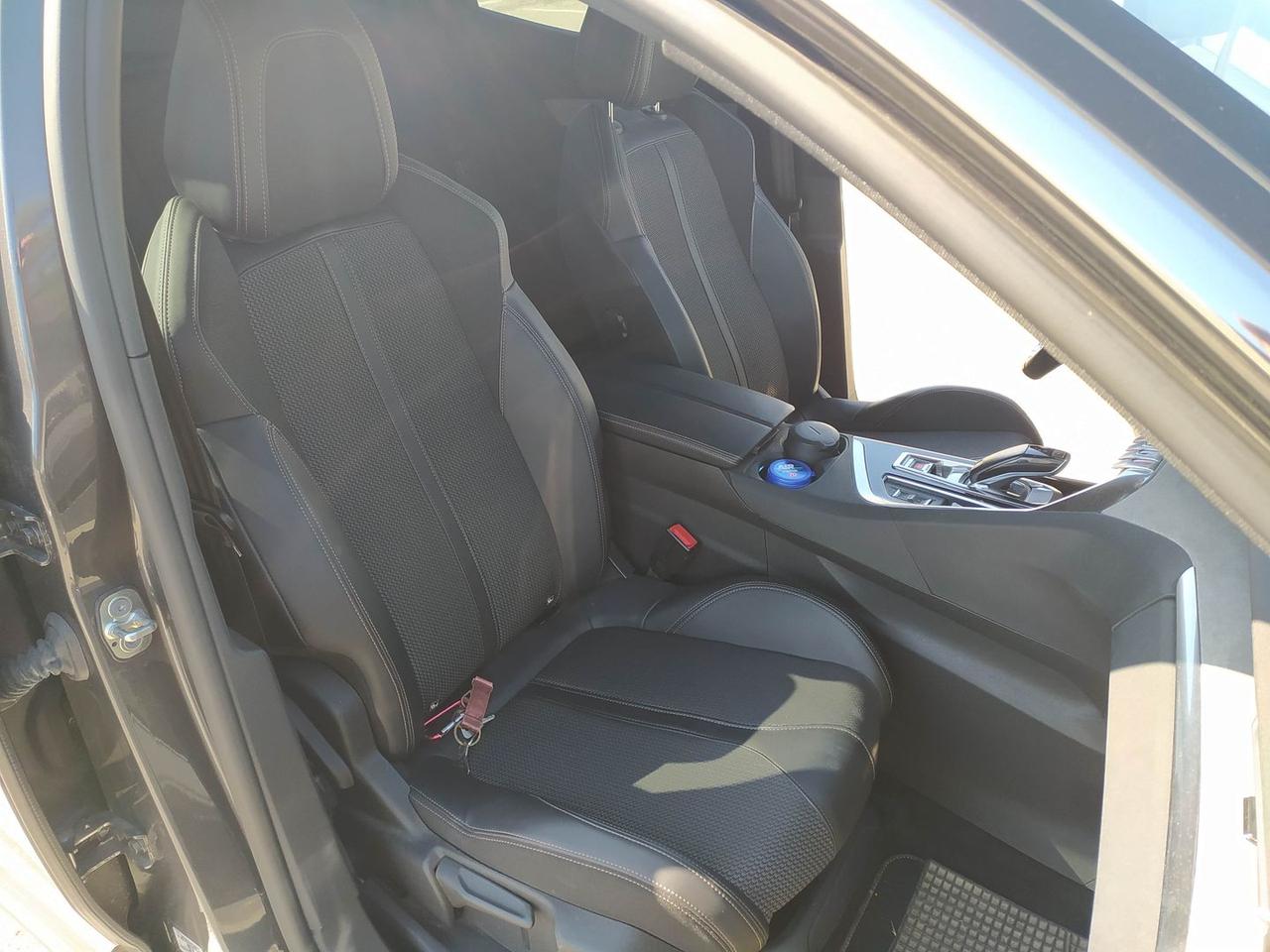 Peugeot 3008 GT 1.5 Blue HDI 130 #6404