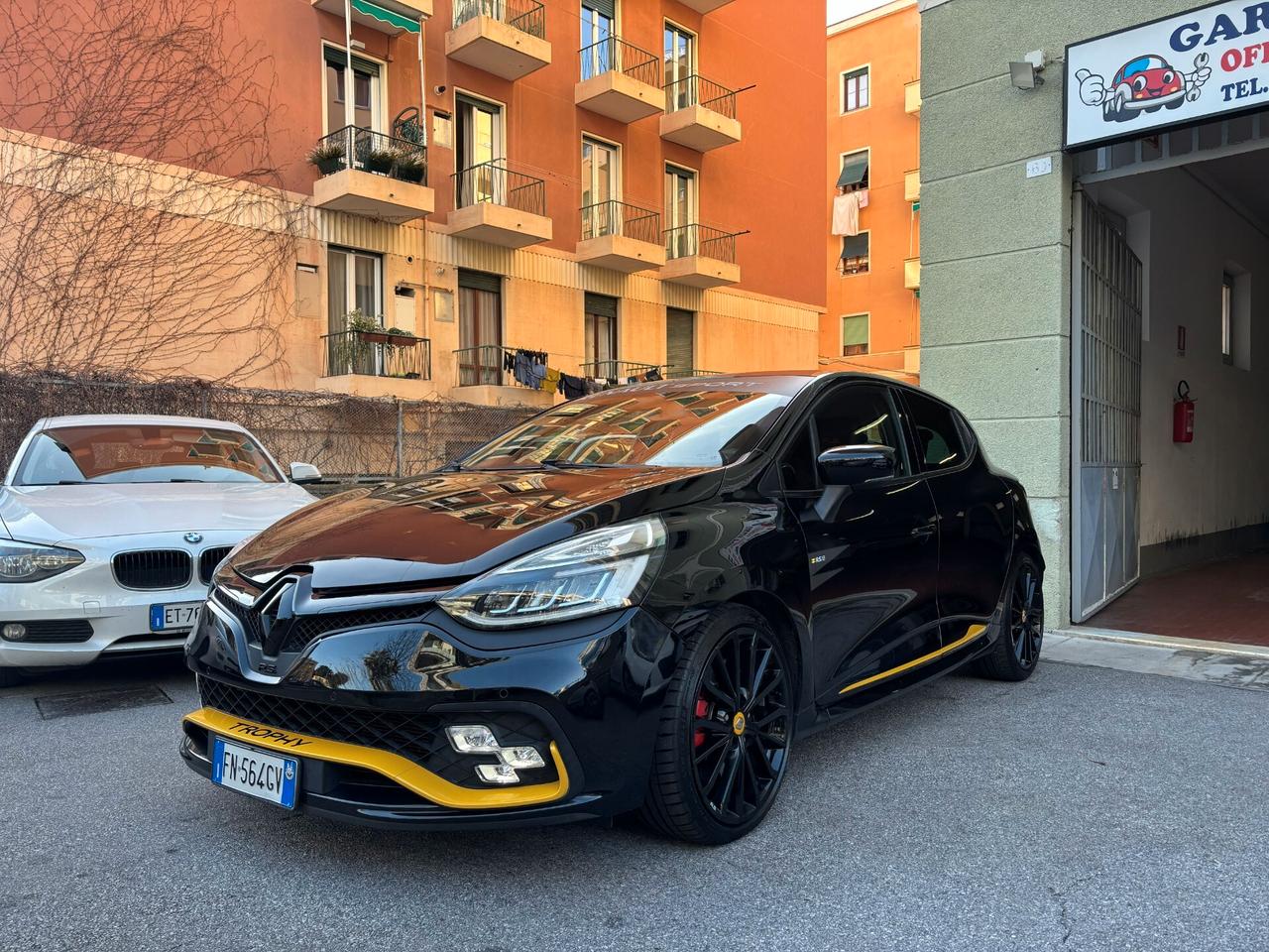 Renault Clio TCe 220CV 5p R.S. Trophy AKRAPOVIC