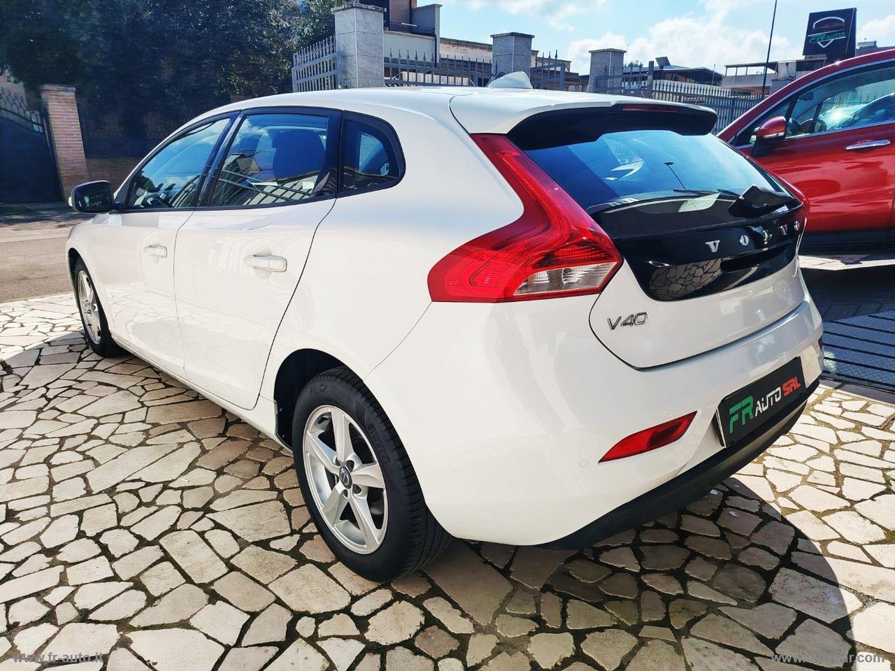 VOLVO V40 D2 1.6 Powershift Summum