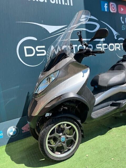 Piaggio MP3 400 CARBON
