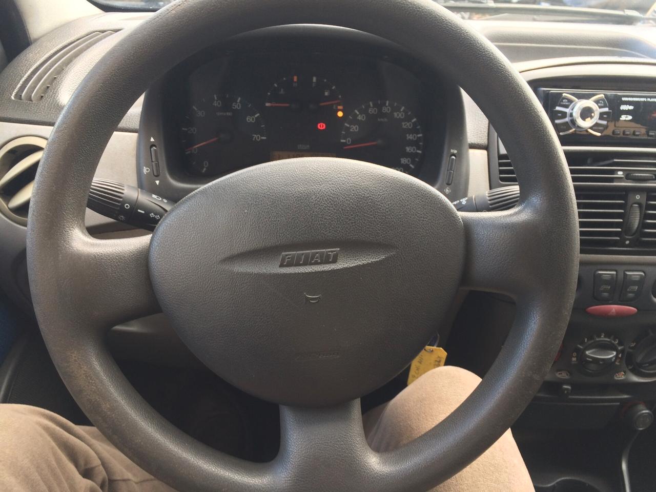 2001 Fiat Punto 1.2i cat 5 porte tagliandata distribuzione eseguita km 183000!