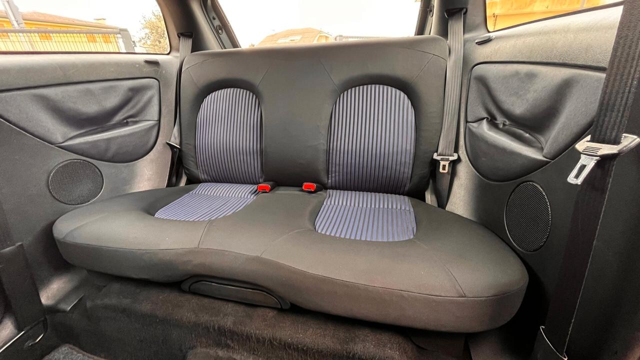 Lancia Ypsilon 1.2 8v