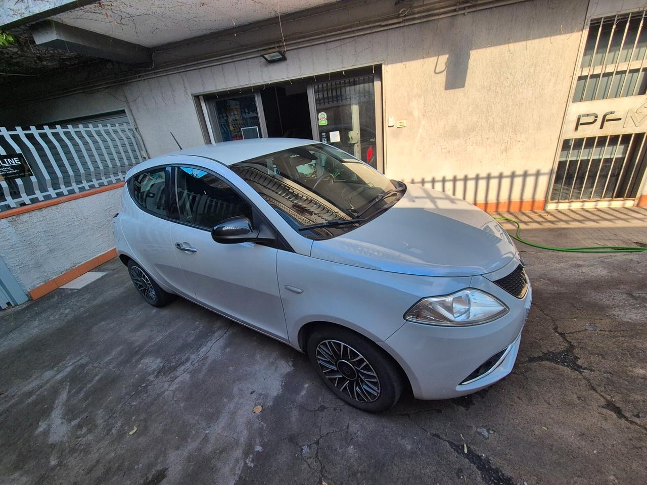 Lancia Ypsilon 1.2 69 CV 5 porte S&S Platinum