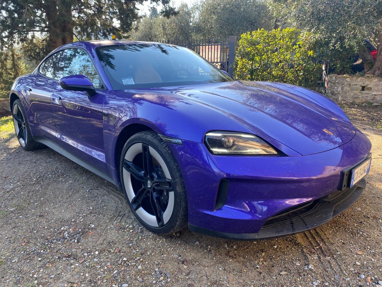 Porsche Taycan anno 2024 km 5400 ! Noleggio lungo termine