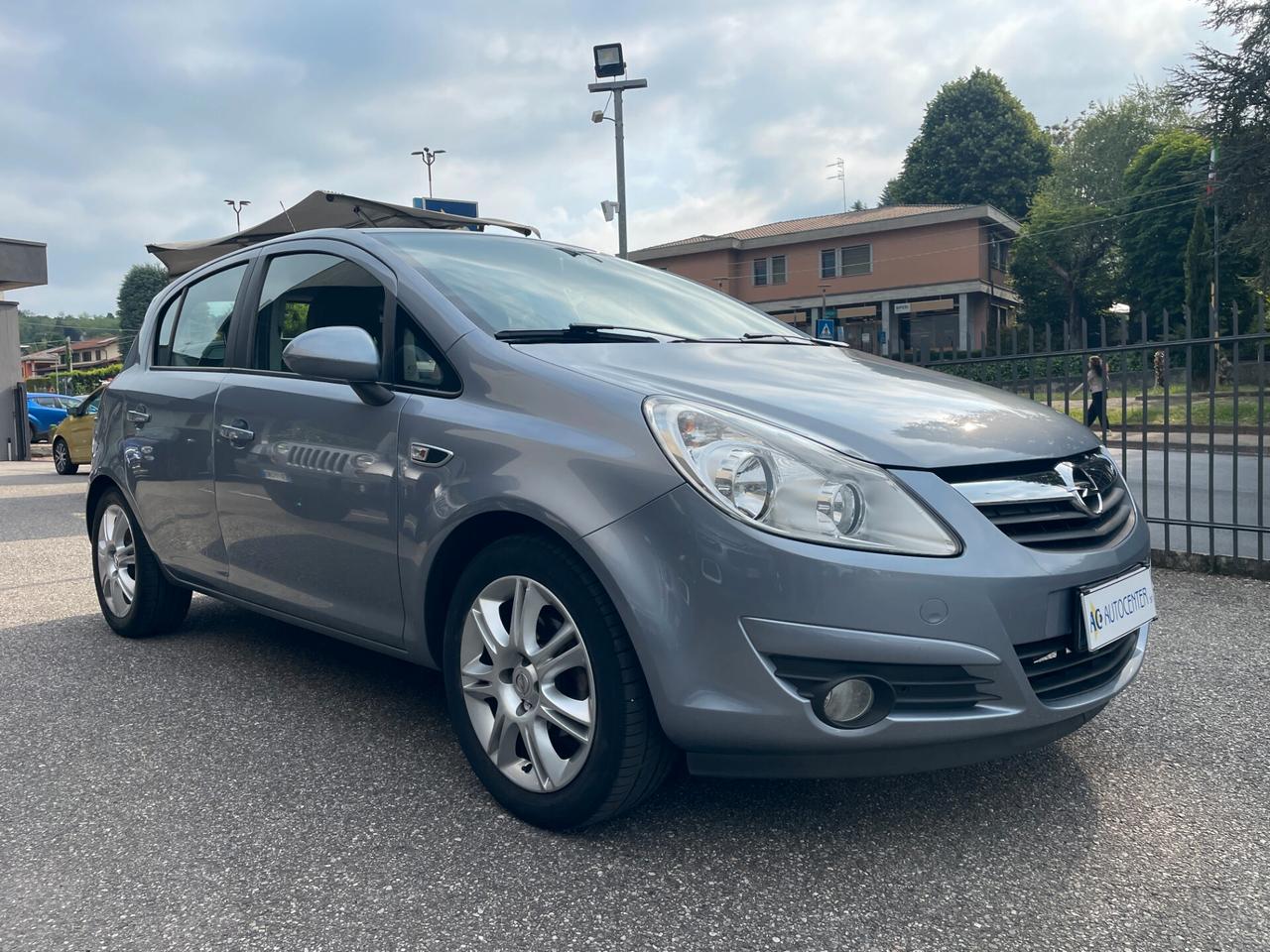 Opel Corsa 1.4 16V 5 porte Cosmo