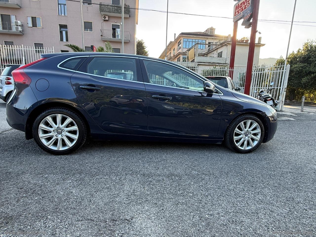VOLVO V40 D2 1.6 Momentum