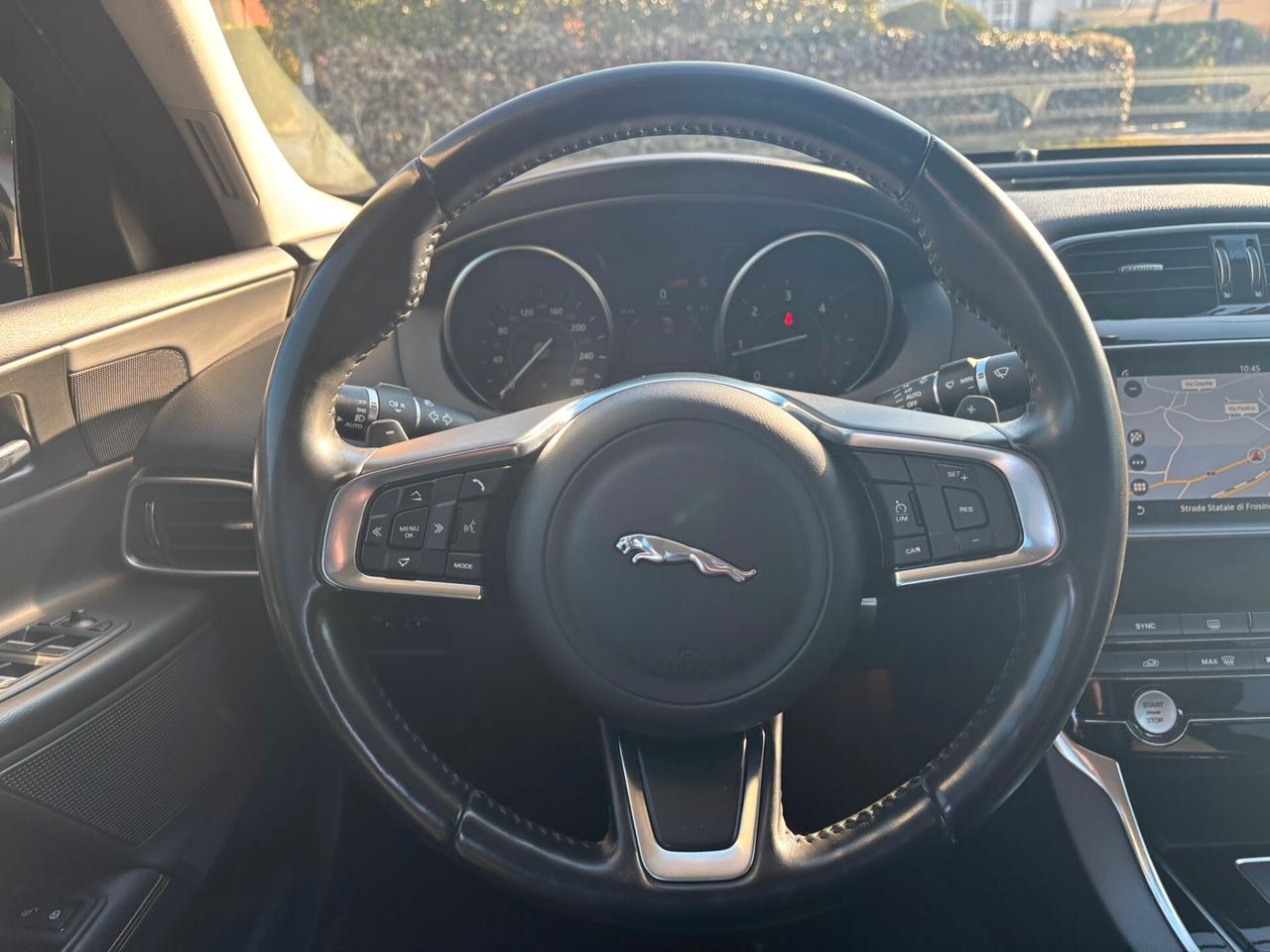 Jaguar XE 2.0 D 180 CV Portfolio