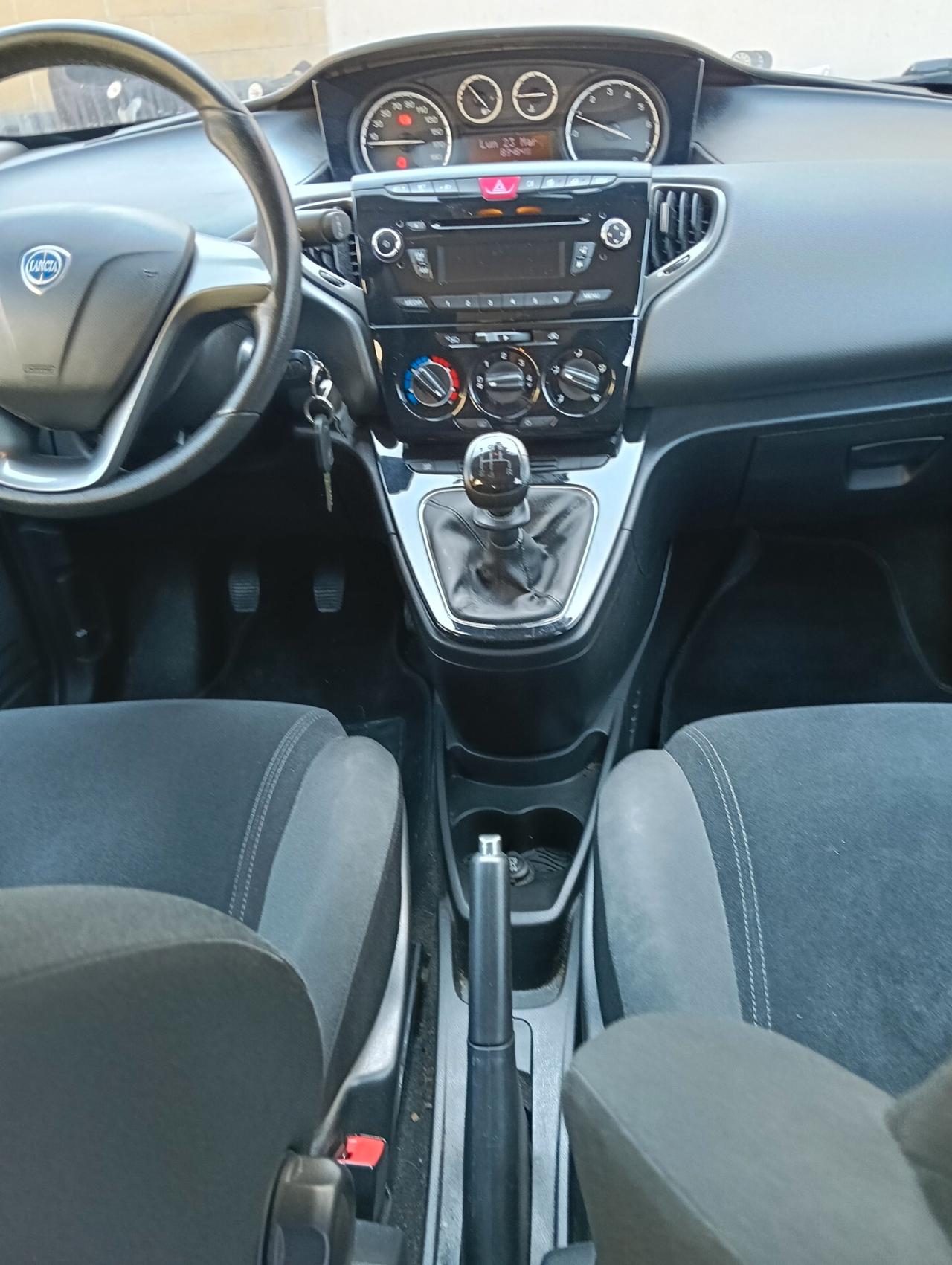 Lancia Ypsilon 1.2 69 CV 5 porte S&S Silver