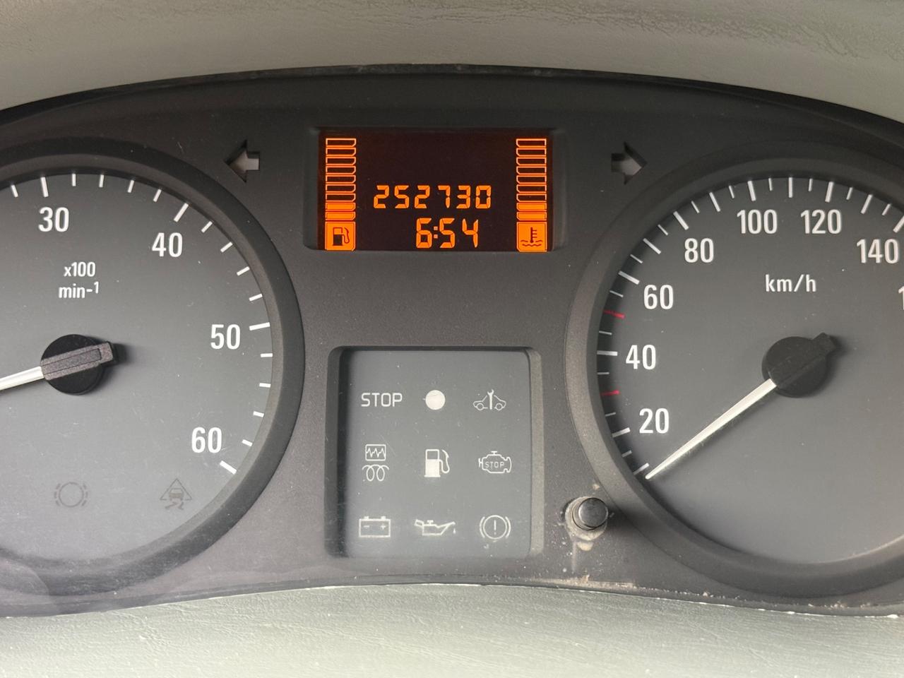 Opel Vivaro 27 2.0i 16V PC-TN Furgone