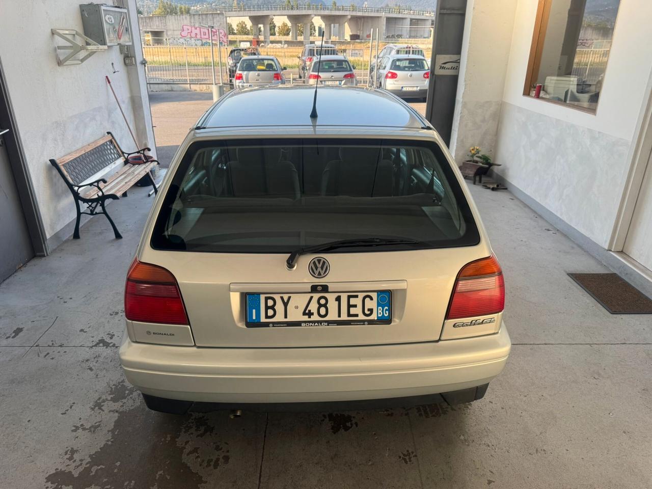 Volkswagen Golf 1.8/90 CV cat aut. 5 porte GL