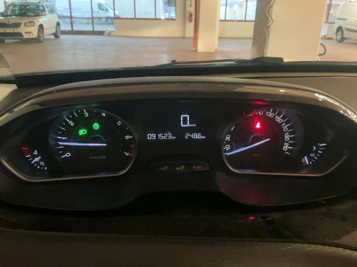 Peugeot 2008 1.2 active