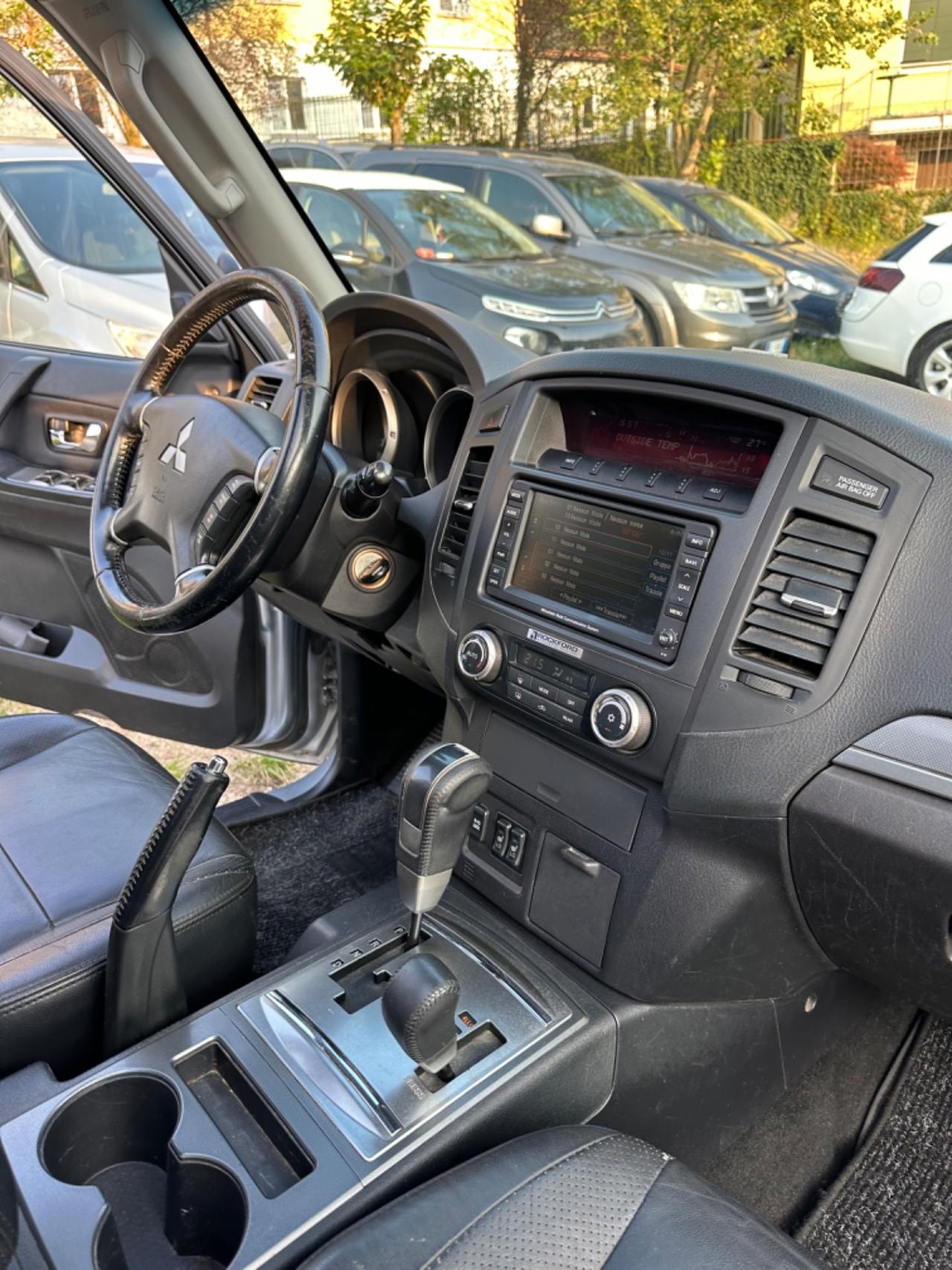 Mitsubishi PAJERO 3.2 DI-D 7POSTI TETTO 16V 5P INSTYLE