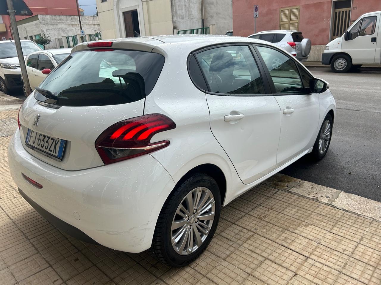 Peugeot 208 BlueHDi 75 5 porte Allure